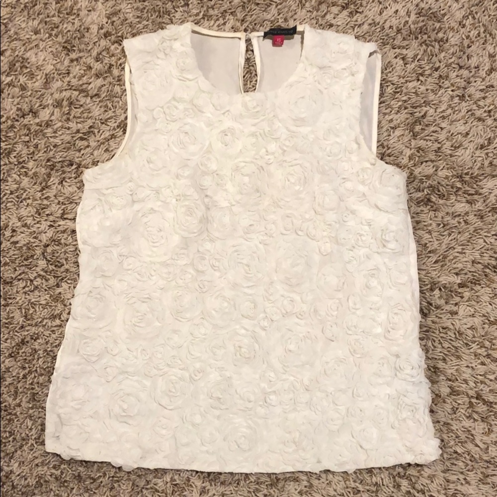 Vince Camuto 3D Floral Top In White
